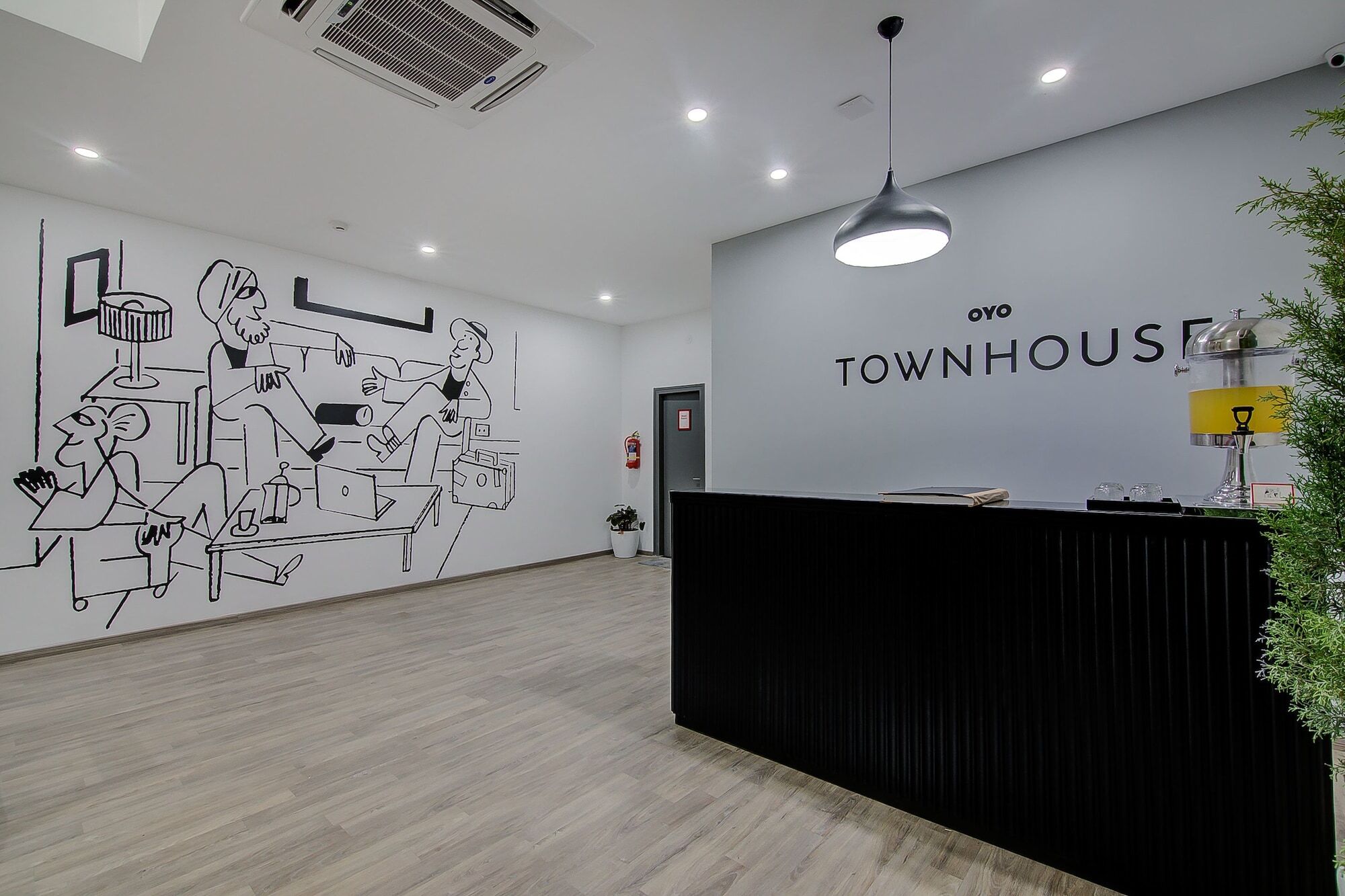 Oyo Townhouse 044 Sector 14 Gurugram Hotel Gurgaon Buitenkant foto