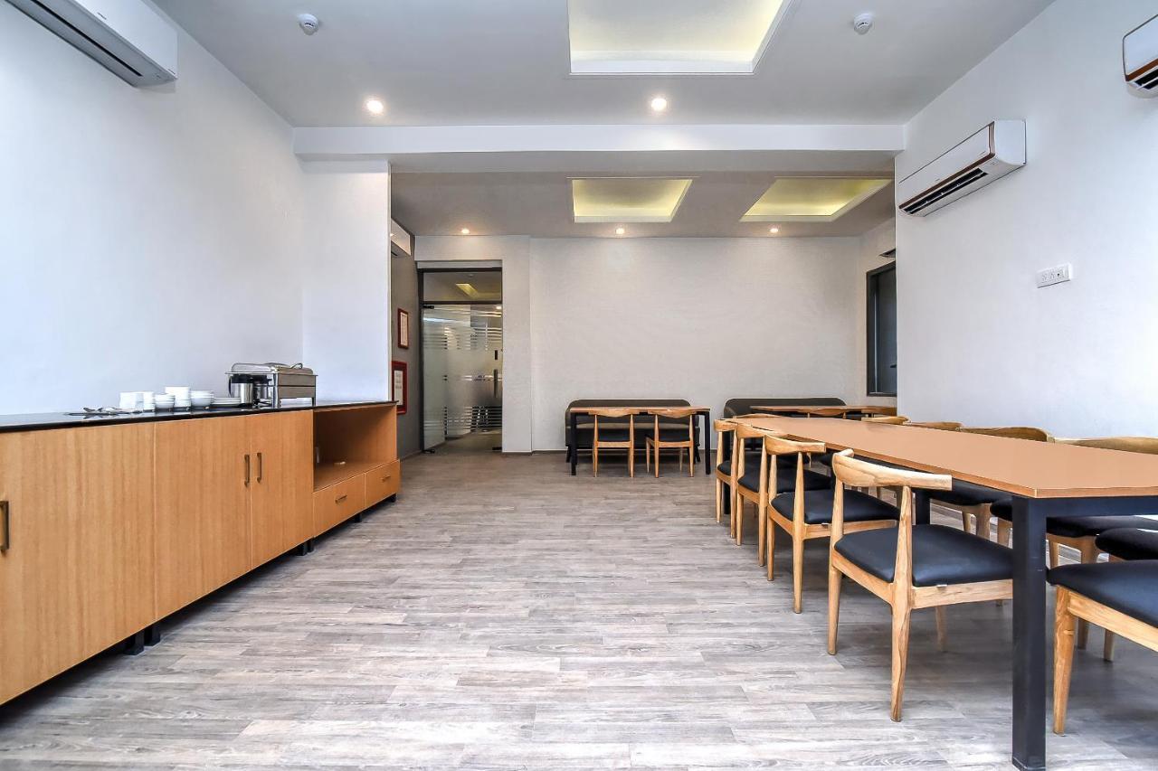 Oyo Townhouse 044 Sector 14 Gurugram Hotel Gurgaon Buitenkant foto