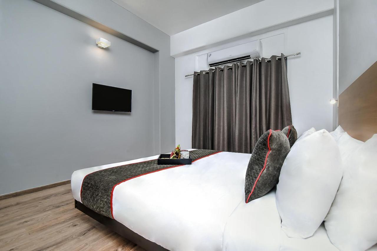 Oyo Townhouse 044 Sector 14 Gurugram Hotel Gurgaon Buitenkant foto