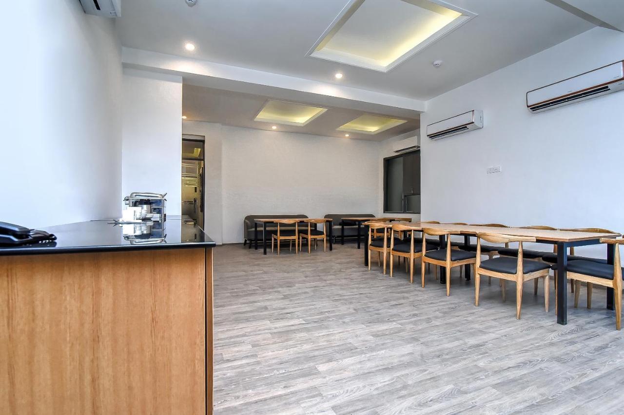 Oyo Townhouse 044 Sector 14 Gurugram Hotel Gurgaon Buitenkant foto