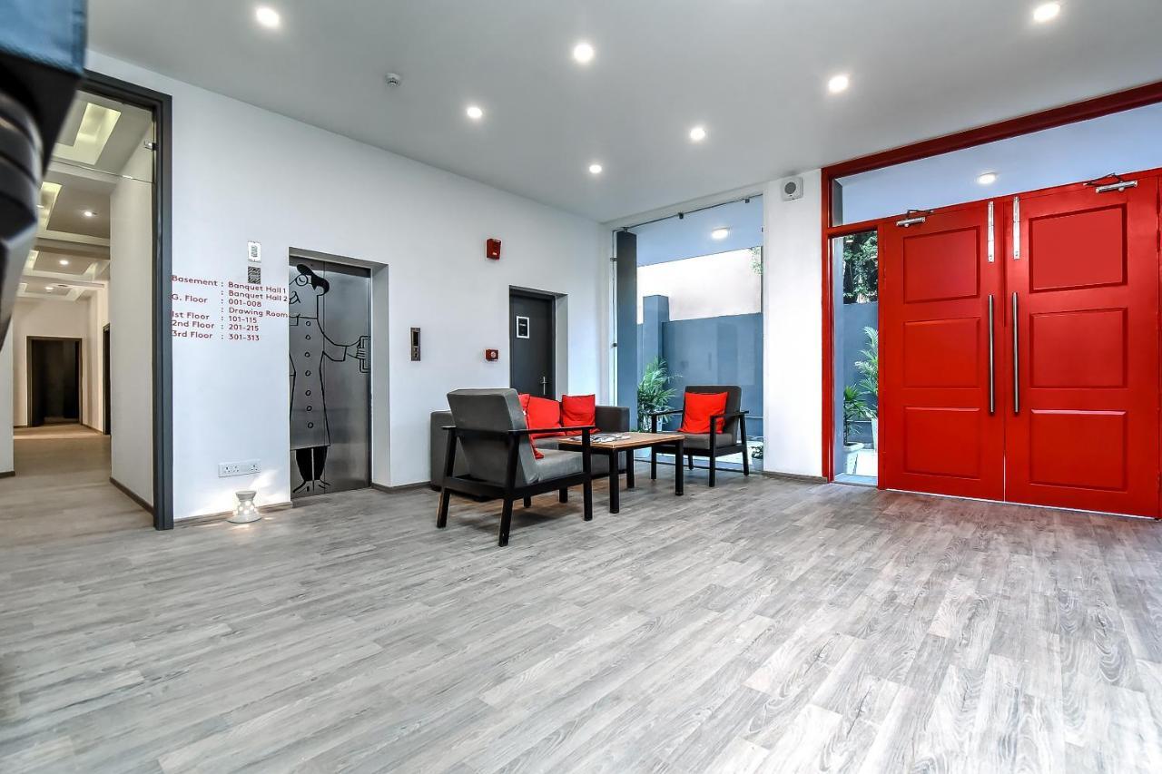 Oyo Townhouse 044 Sector 14 Gurugram Hotel Gurgaon Buitenkant foto