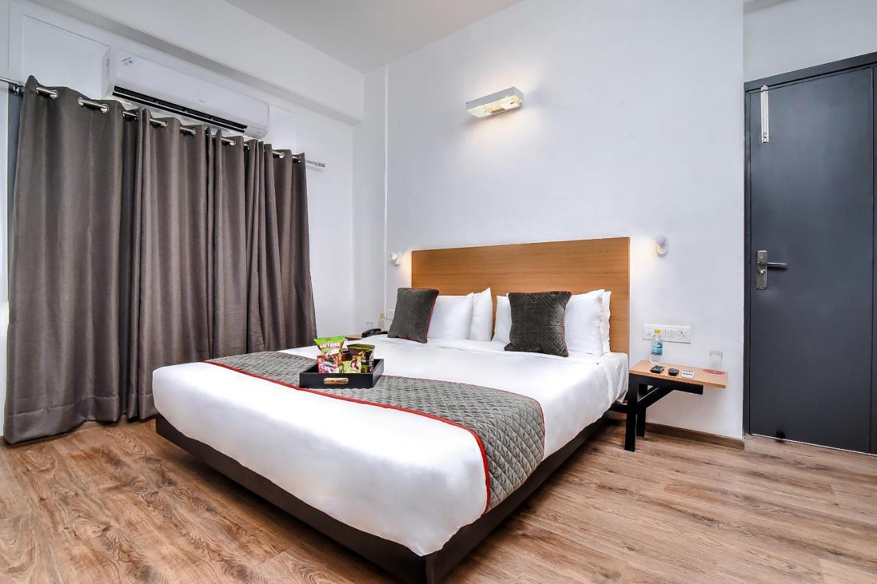 Oyo Townhouse 044 Sector 14 Gurugram Hotel Gurgaon Buitenkant foto