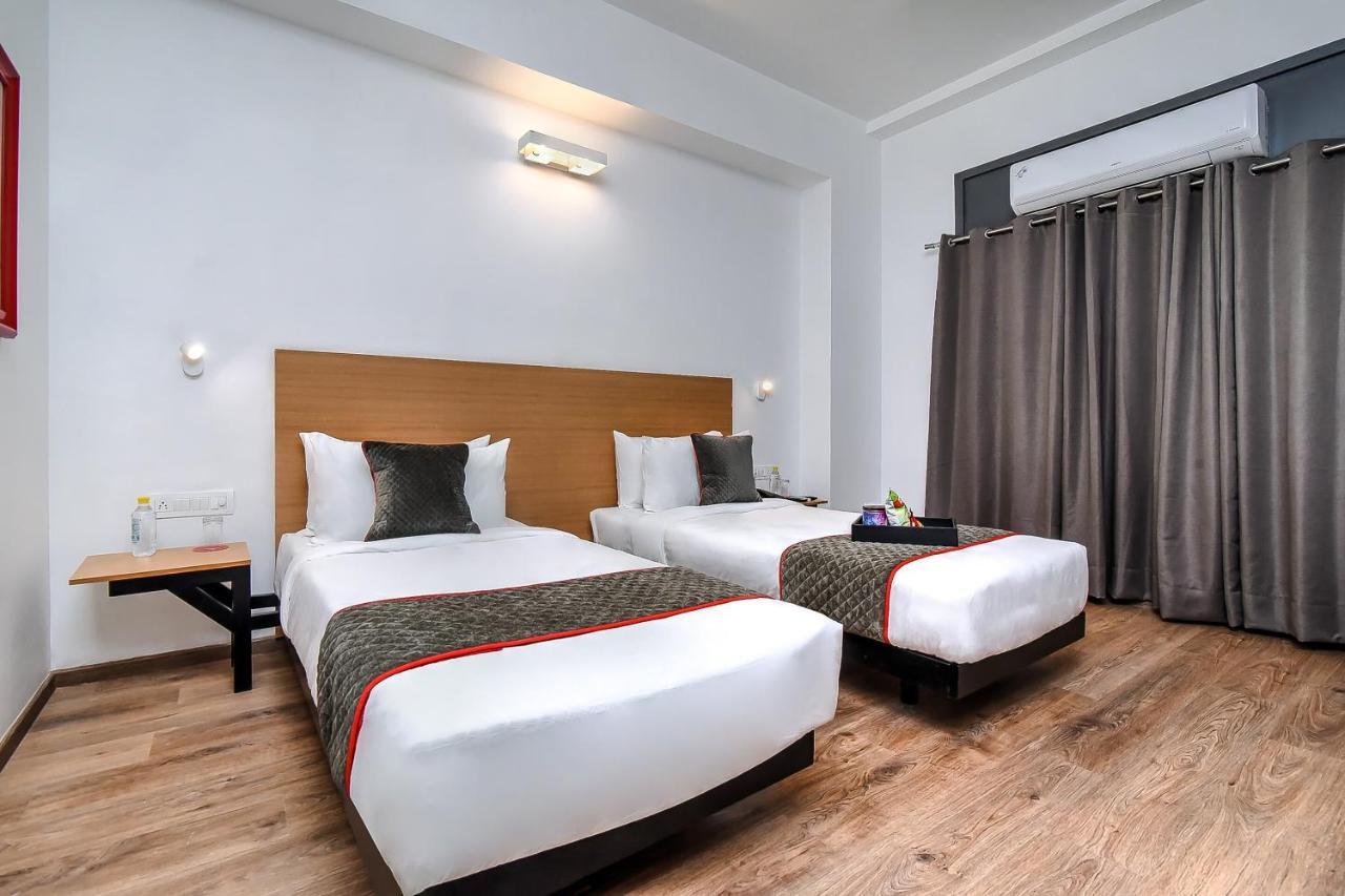 Oyo Townhouse 044 Sector 14 Gurugram Hotel Gurgaon Buitenkant foto