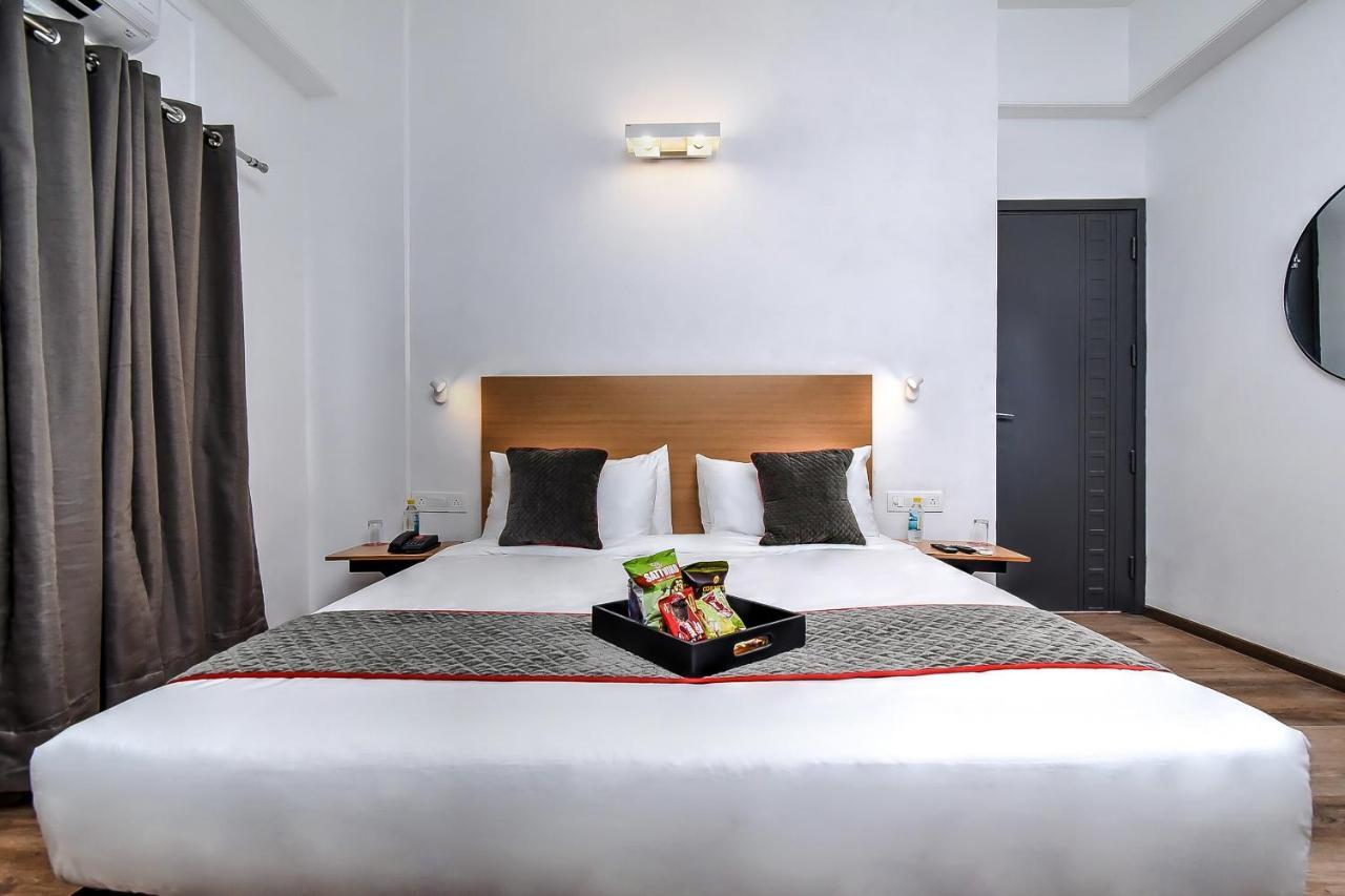 Oyo Townhouse 044 Sector 14 Gurugram Hotel Gurgaon Buitenkant foto