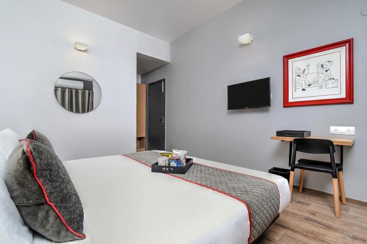 Oyo Townhouse 044 Sector 14 Gurugram Hotel Gurgaon Buitenkant foto