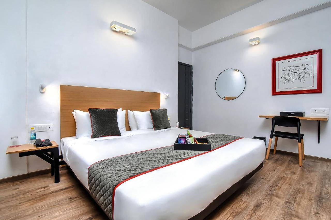 Oyo Townhouse 044 Sector 14 Gurugram Hotel Gurgaon Buitenkant foto