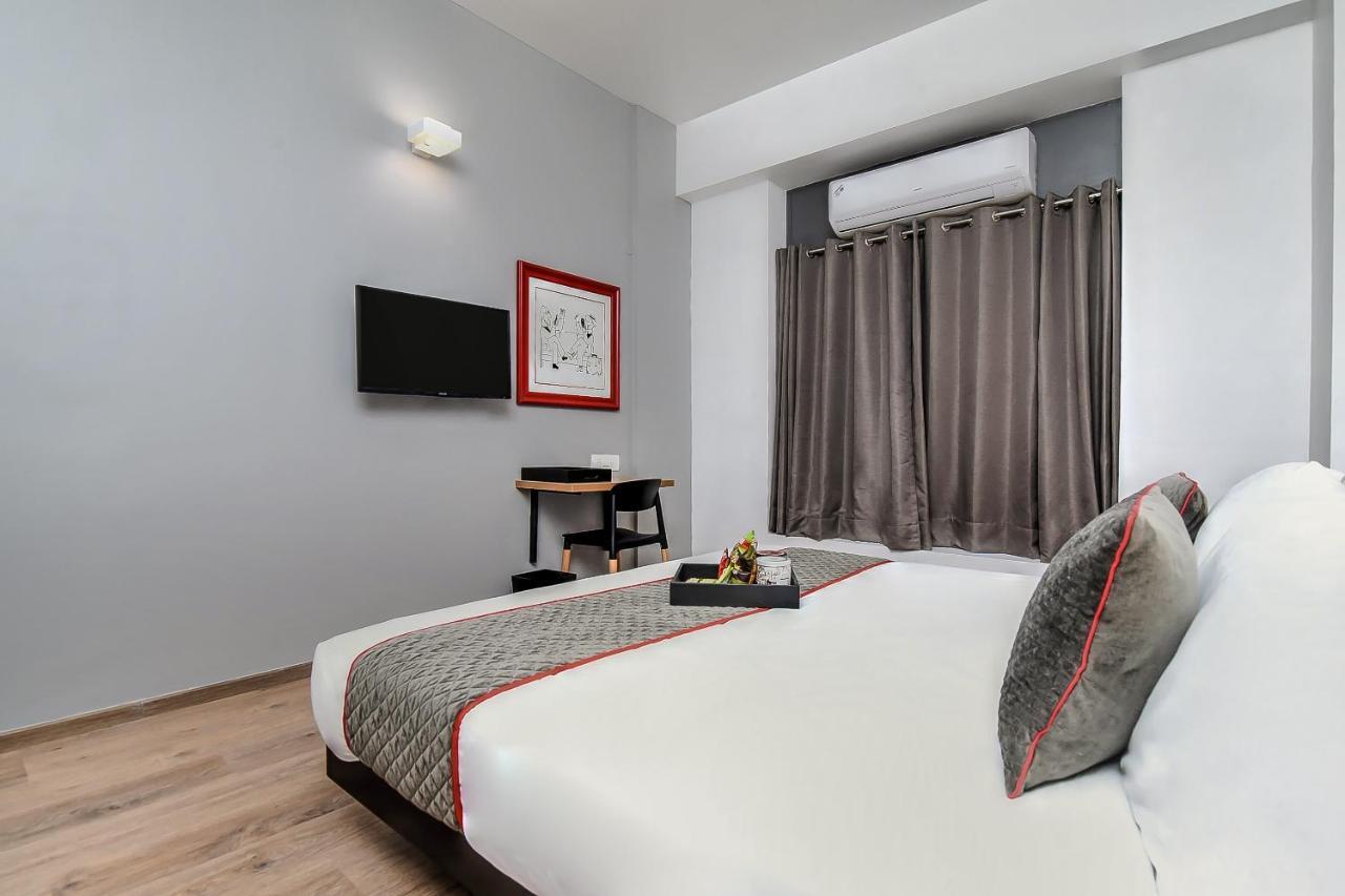 Oyo Townhouse 044 Sector 14 Gurugram Hotel Gurgaon Buitenkant foto