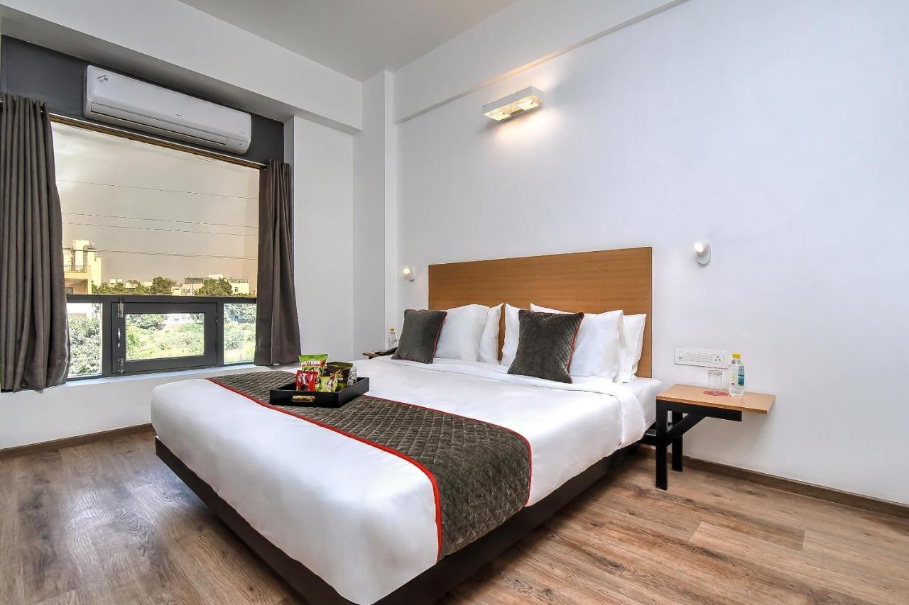 Oyo Townhouse 044 Sector 14 Gurugram Hotel Gurgaon Buitenkant foto